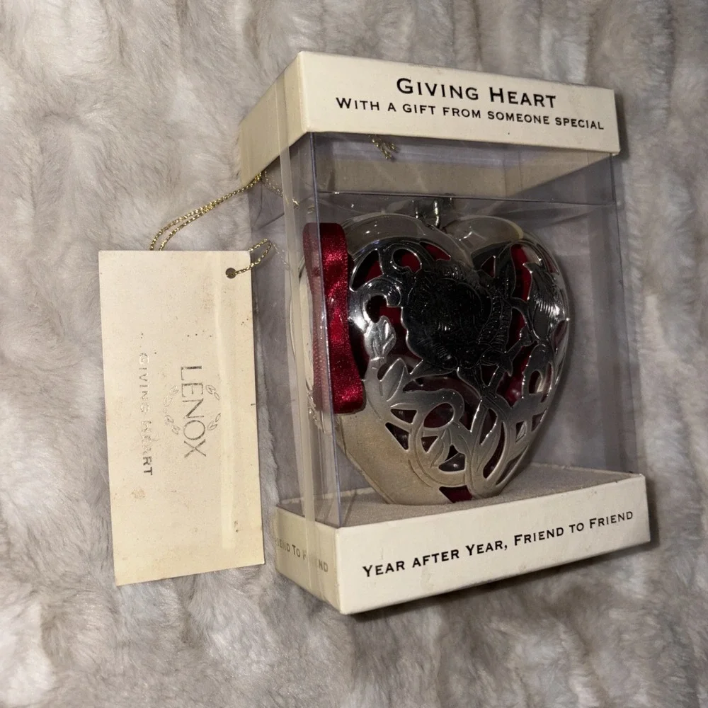 Lenox Wedding Promises Friendship Giving Heart Heart Silverplated Ornament NIB